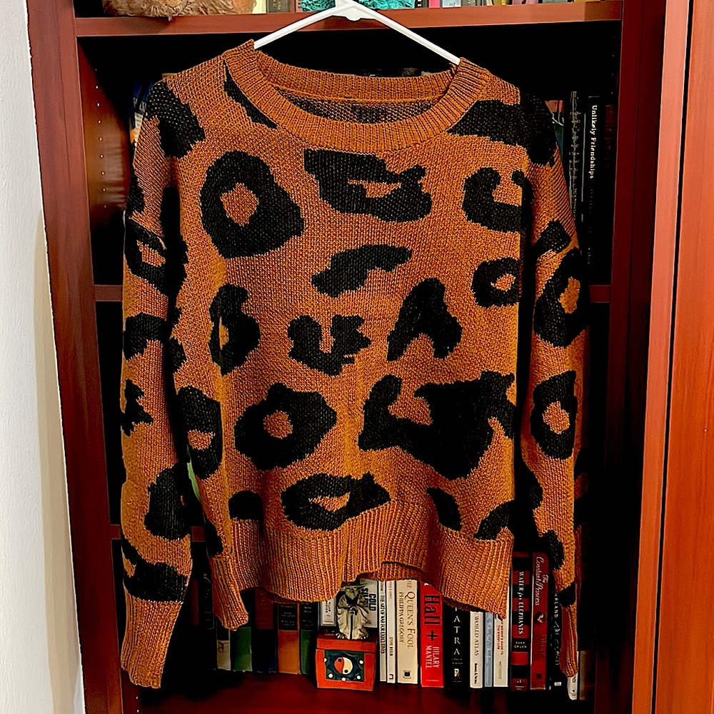 Super cute brown cropped sweater with cheetah animal print - Small